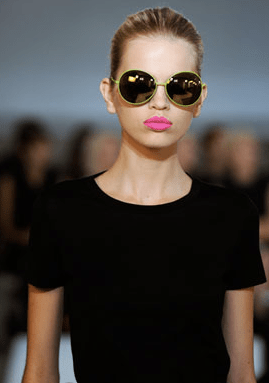 mekrecenlosenanos_neon_lips